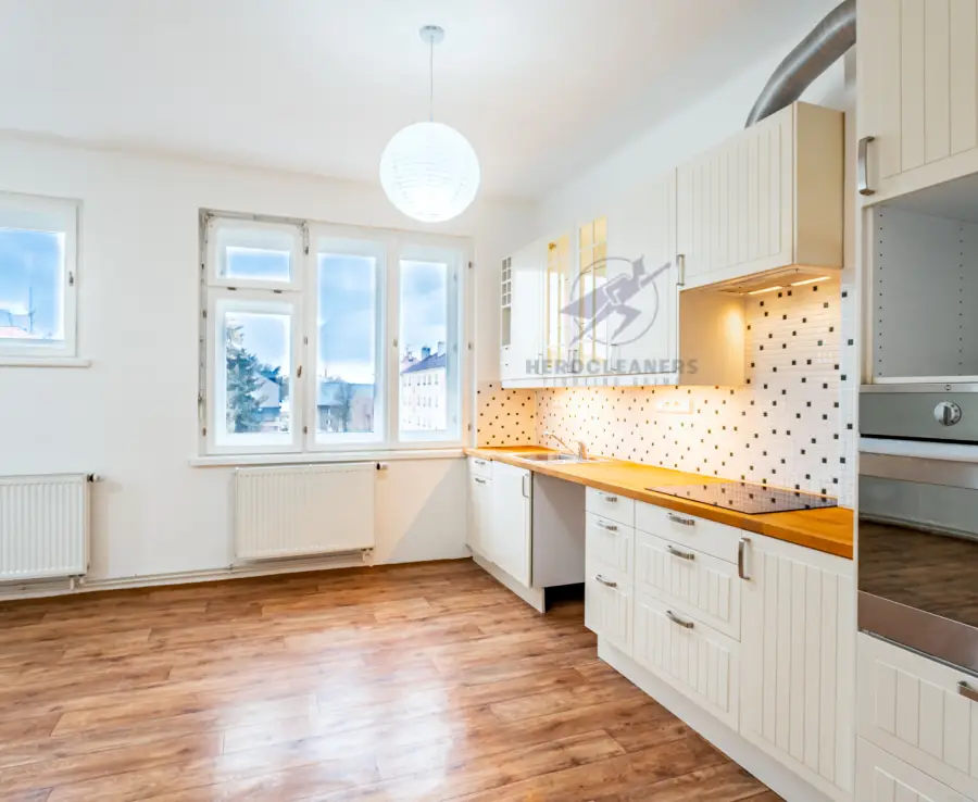Kitchen cleaning